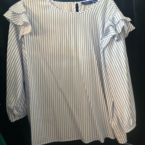 New 3 blouse bundle - Picture 4 of 5